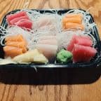 Best Tri-Color Sashimi Combo Dinner in Seekonk, MA